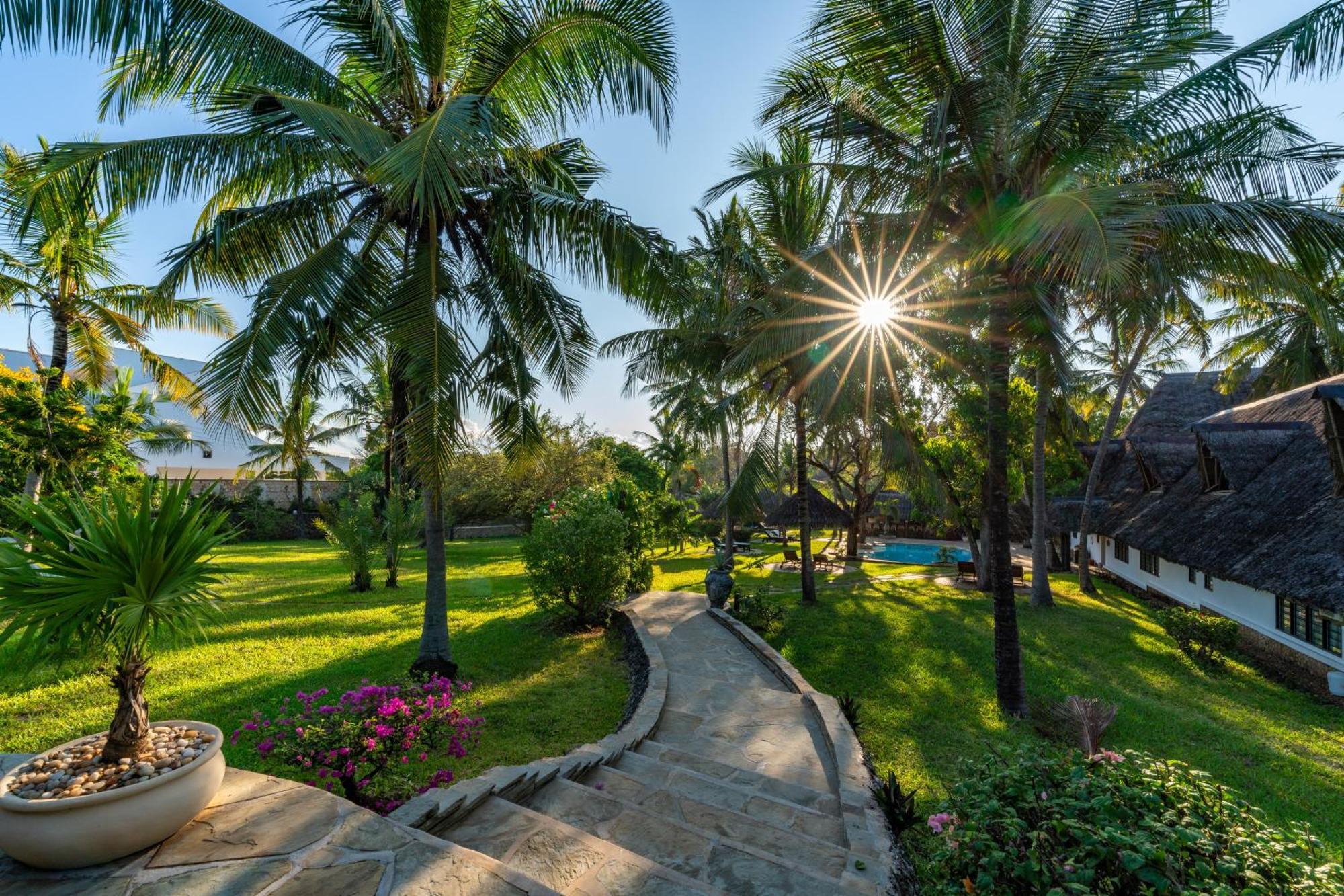 Diani Marine Divers Village Praia de Diani Exterior foto