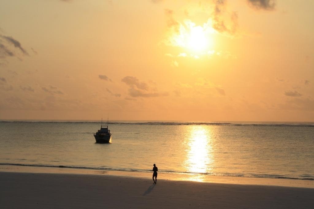 Diani Marine Divers Village Praia de Diani Exterior foto